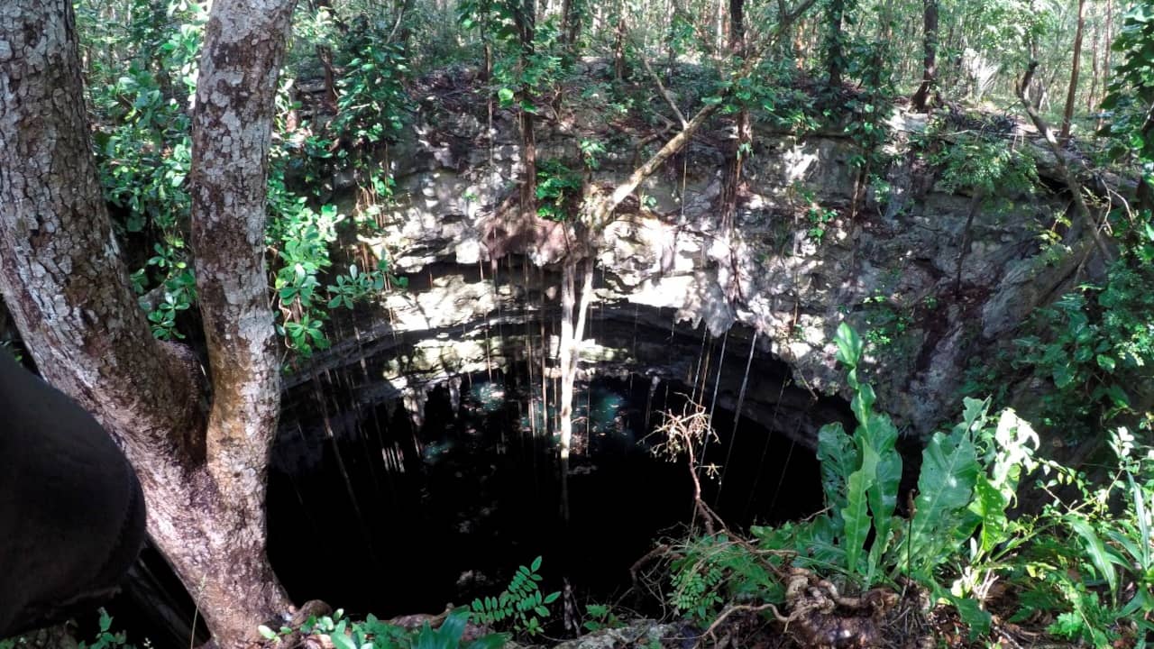 De cenote waarin de kano werd gevonden.