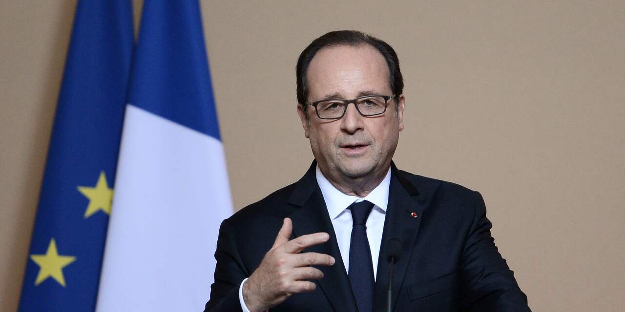 Franse president Hollande bezoekt slachtoffer politiegeweld