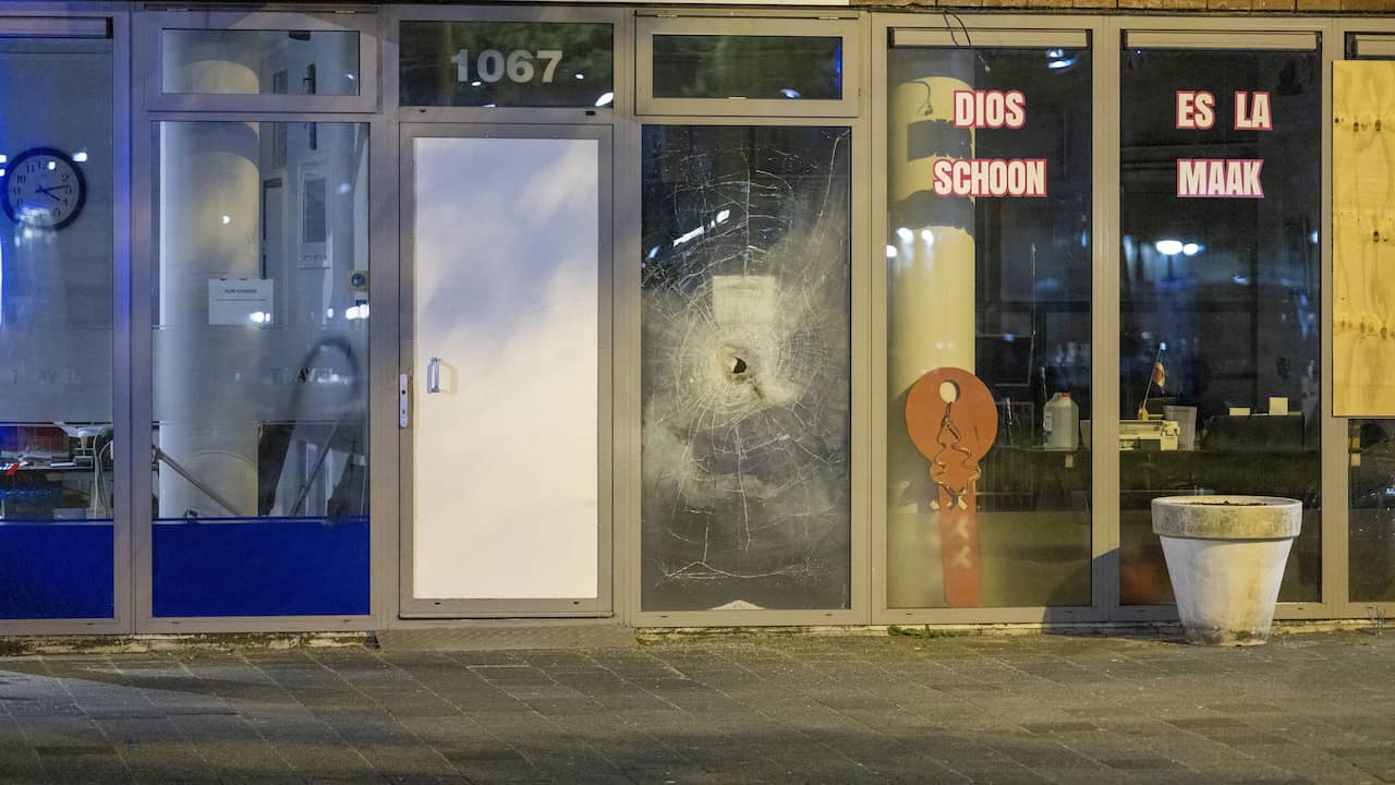 Beeld uit video: Ravage bij Amsterdams geldwisselkantoor na nieuwe explosie