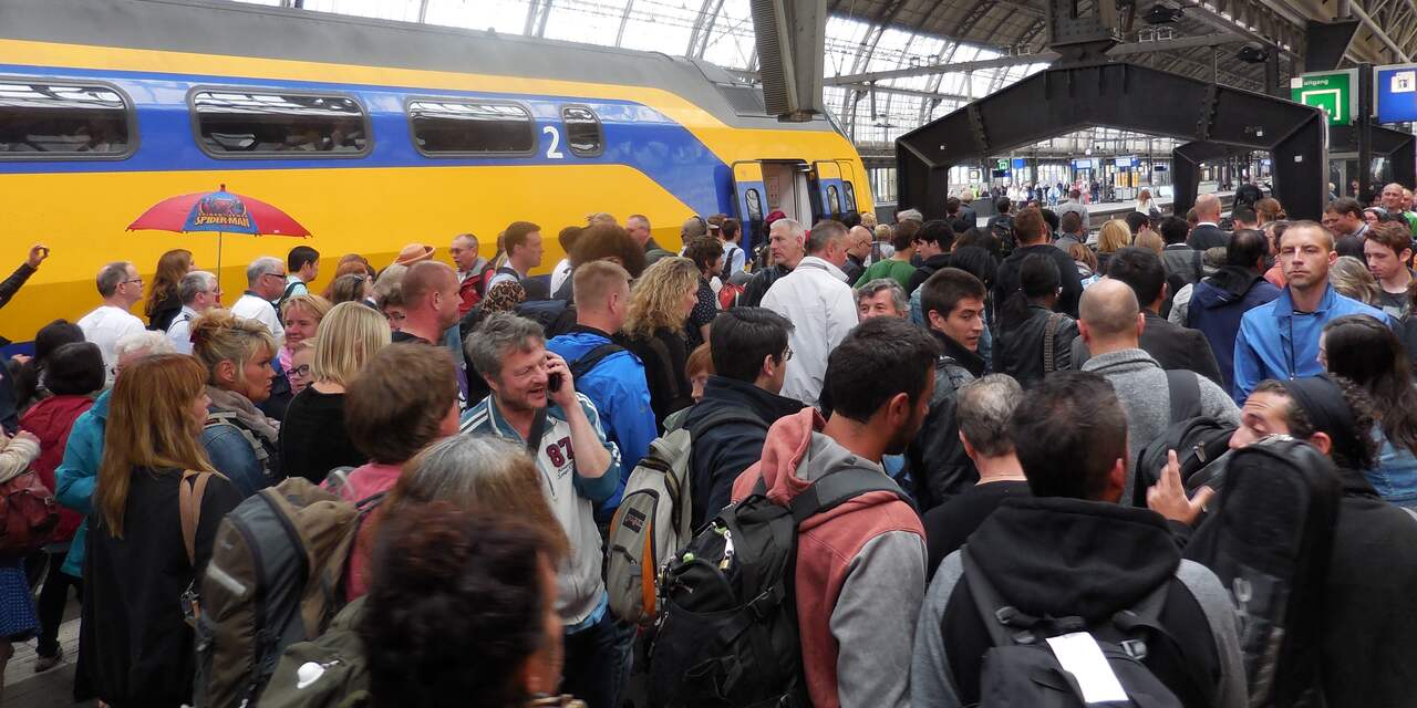 'Vergoeding voor reiziger die wegens volle trein op perron achterblijft'