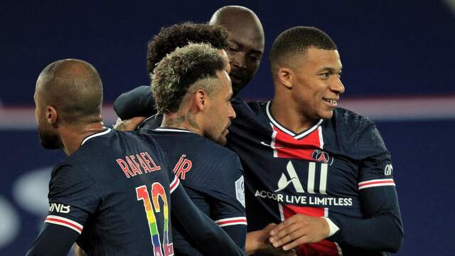 Paris Saint-Germain viert een van de treffers tegen Stade de Reims.