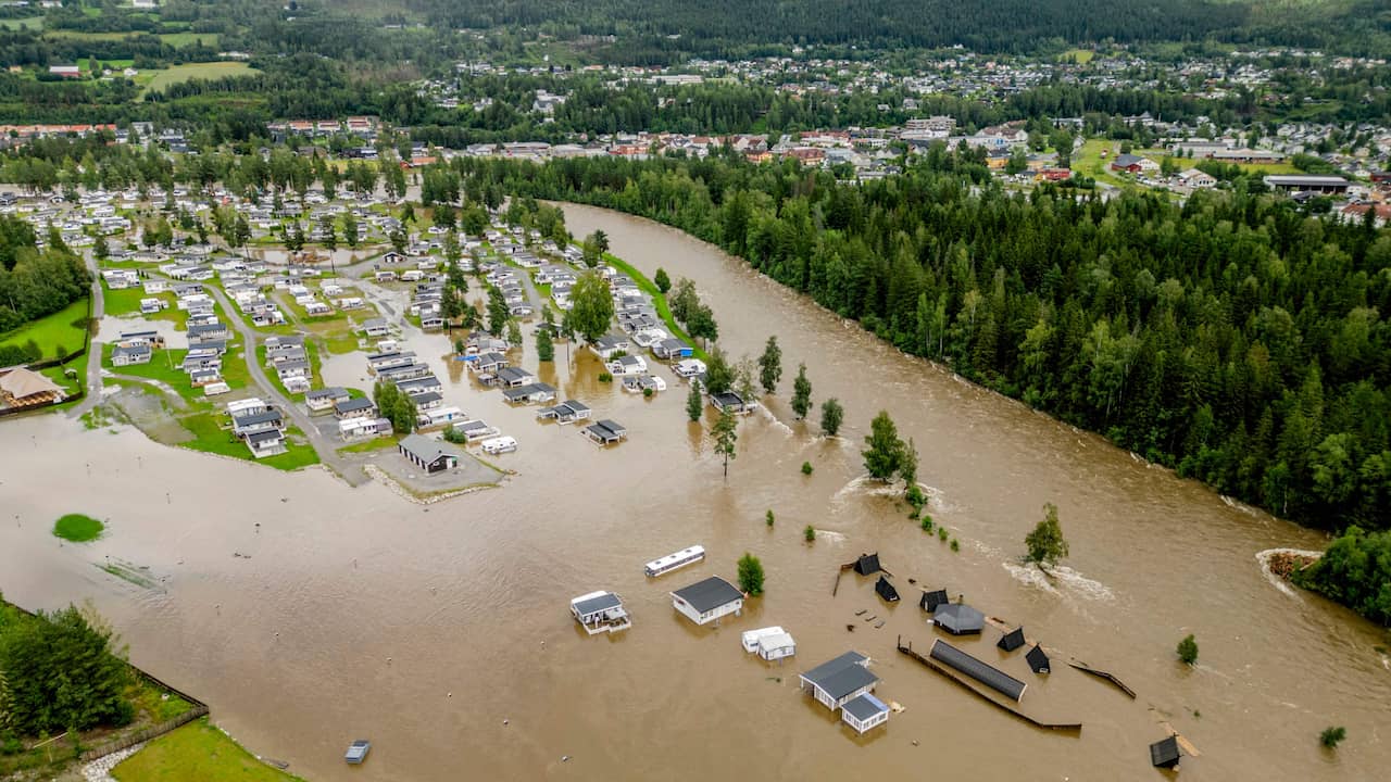 Berømt skøytebane i Hamar, Norge oversvømmet på grunn av uvær |  I utlandet
