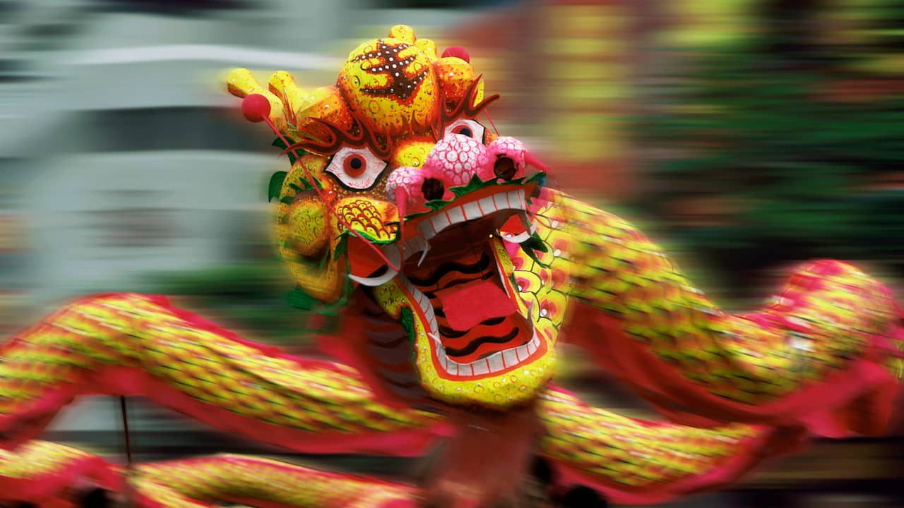 Beeld uit video: Chinees Nieuwjaar ingeluid: waar staat de drakendans voor?