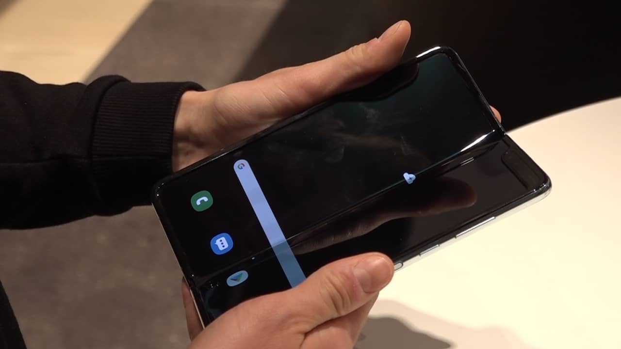 Beeld uit video: Wat biedt de eerste opvouwbare telefoon van Samsung?