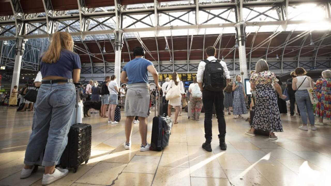 Thousands of train drivers in UK quit work |  Economy