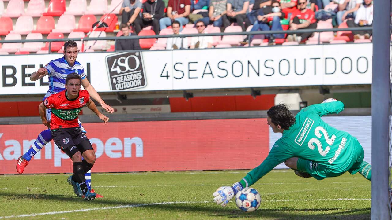De fans van NEC zagen hun ploeg met 1-2 verliezen, mede dankzij deze treffer van Ted van de Pavert. Ook Daryl van Mieghem scoorde voor de ploeg uit Doetinchem. Elayis Tavsan was trefzeker voor de thuisclub.