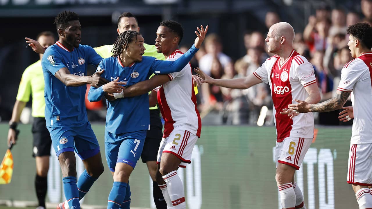 Ajax en PSV ontsieren bekerfinale met wangedrag: 'Het nergens | Voetbal | NU.nl