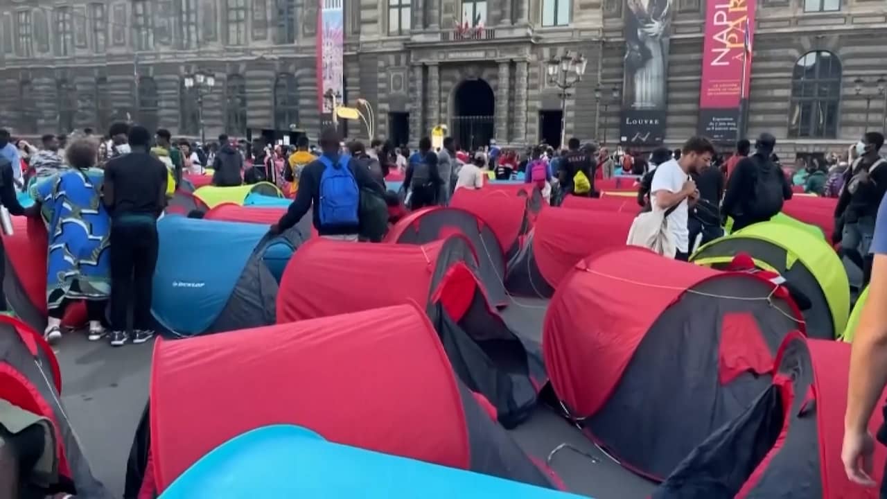 Beeld uit video: Honderden demonstranten bivakkeren in tenten in Parijs