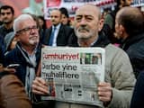 Dinsdag 1 november: De Turkse krant Cumhuriyet neemt stelling tegen de arrestaties van de hoofdredacteur en een tiental redacteuren.
