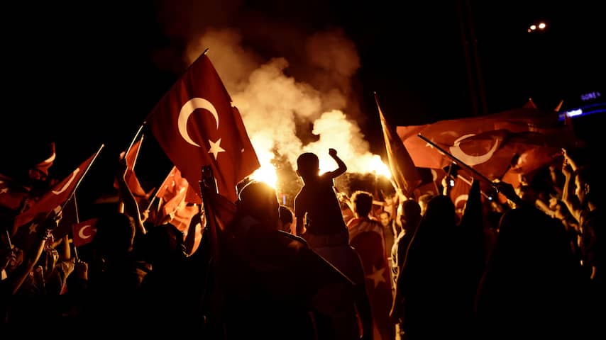Nederland verleent asiel aan eerste Turken die vluchtten na coup