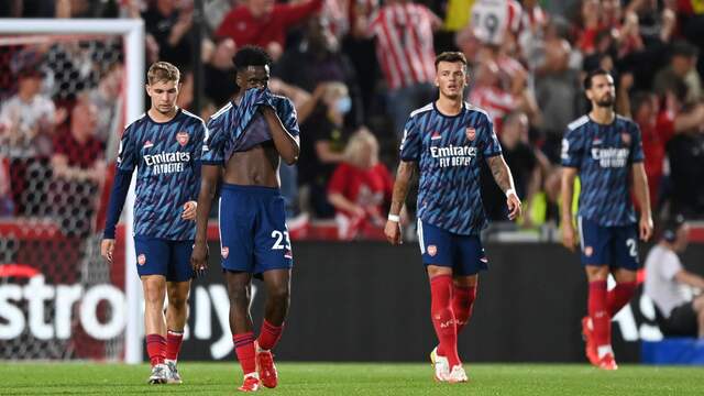 De teleurstelling is groot bij de spelers van Arsenal.