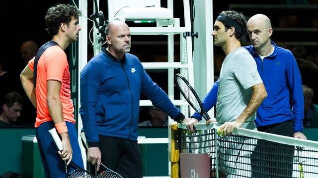 Robin Haase met zijn coach Raymond Knaap (tweede van links) in 2018 op het ABN AMRO-toernooi. Na vijf jaar komt er een einde aan de samenwerking.
