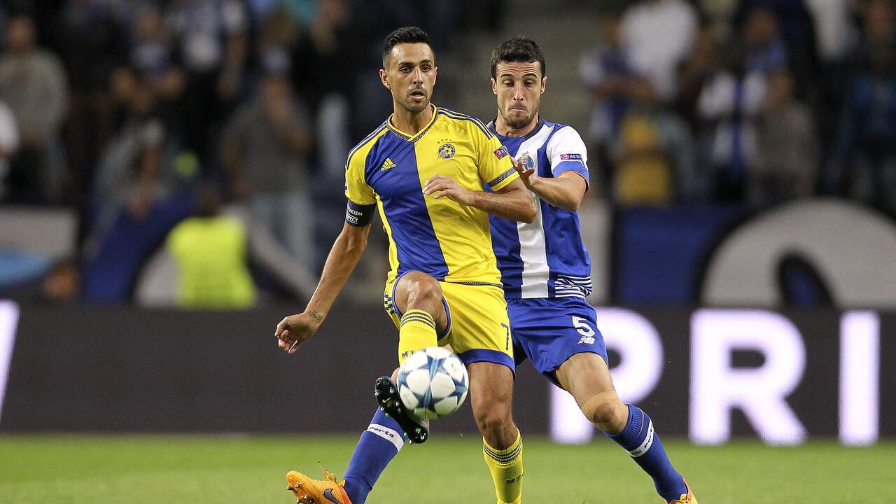 Eran Zahavi in actie voor Maccabi Tel Aviv tijdens een Champions League-duel met FC Porto in 2015.