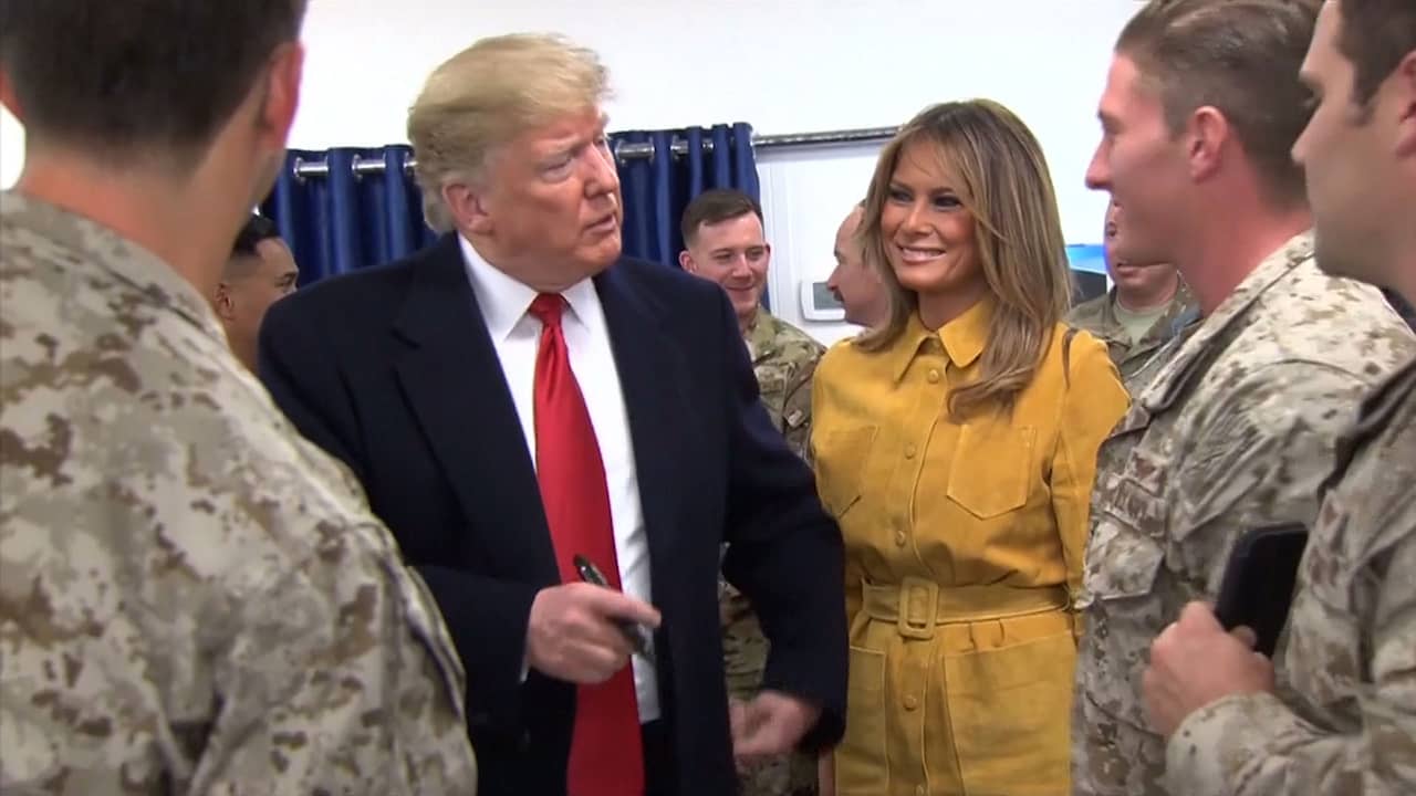 Beeld uit video: Trump brengt verrassingsbezoek aan militairen in Irak