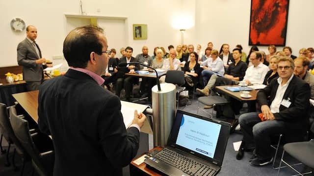 El Madkouri adviseerde voor Forum onder meer de overheid over radicalisering, zoals hier in Nieuwspoort