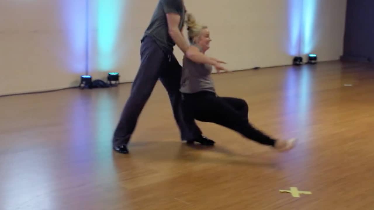Koppels gaan onderuit in bloopervideo Dancing with the Stars