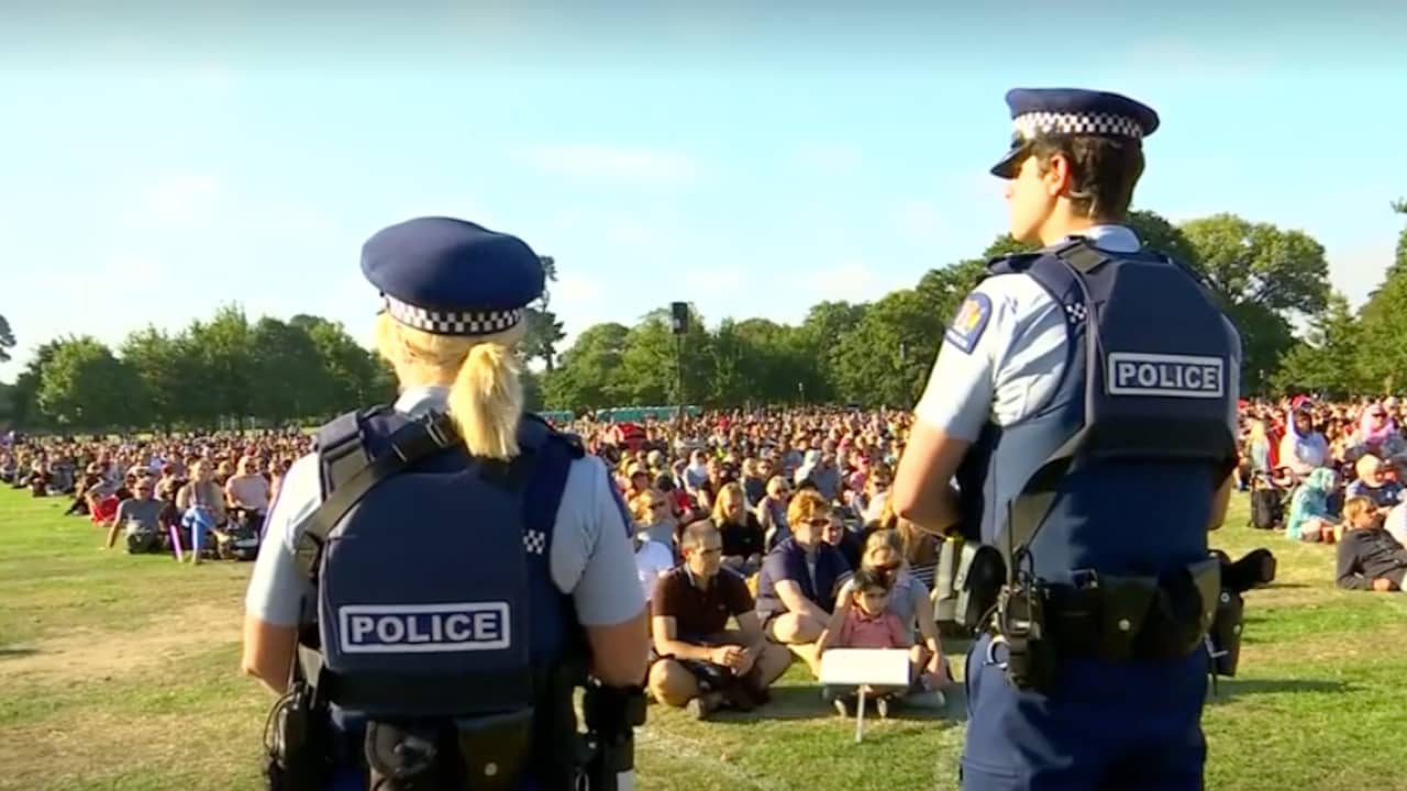 Beeld uit video: Ruim vijftienduizend mensen bij herdenkingsdienst in Christchurch