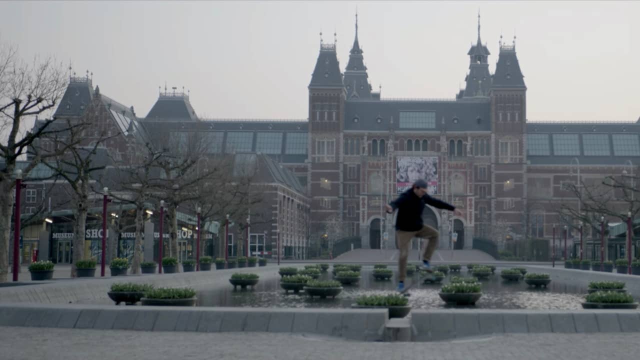 Beeld uit video: De verlaten straten en grachten van Amsterdam