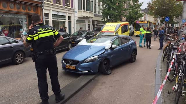 Utrechtse Voorstraat afgesloten na ongeluk.