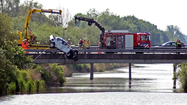 Drie mensen omgekomen bij ongeluk op de A6 bij Lelystad. Drie mensen omgekomen bij ongeluk op de A6 bij Lelystad.