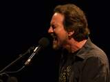Pearl Jam zegt optreden af wegens stemverlies Eddie Vedder