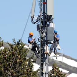 Duizenden demonstranten de straat op in Bern tegen aanleg meer 5G-masten