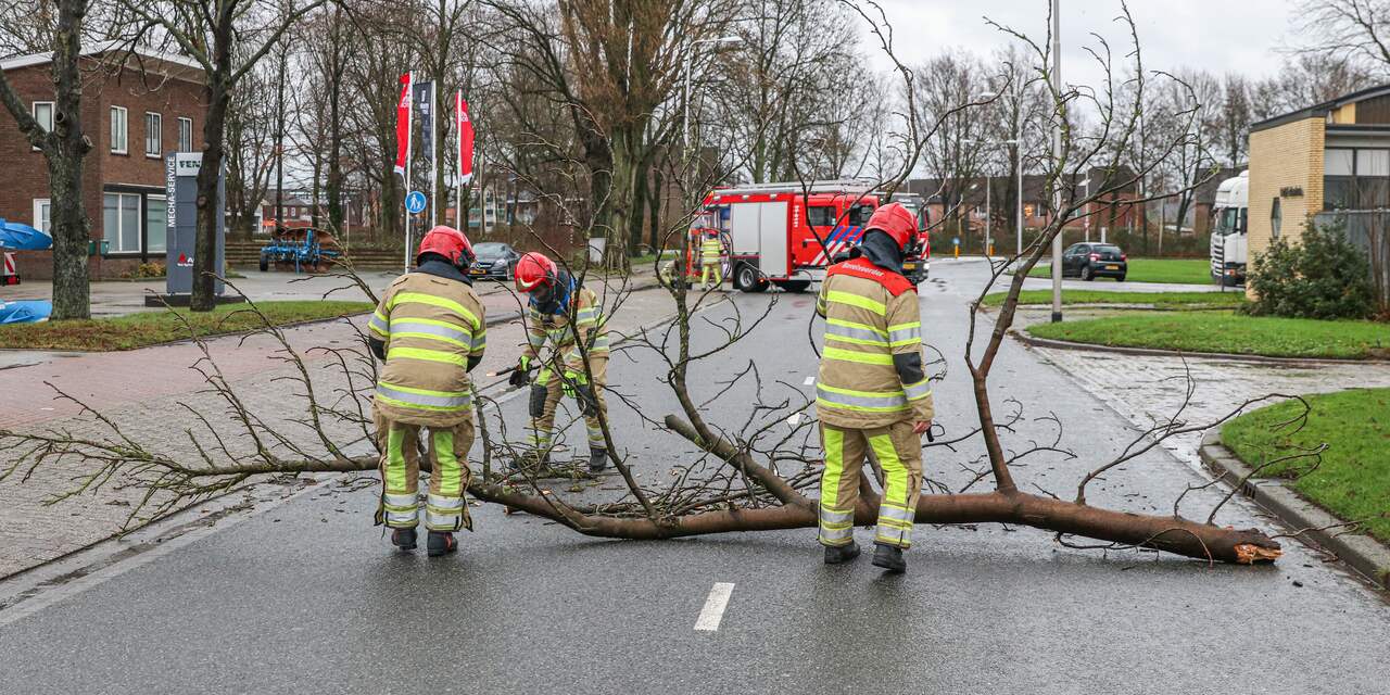 Hulpdiensten in Den Haag rijden af en aan vanwege storm Bella