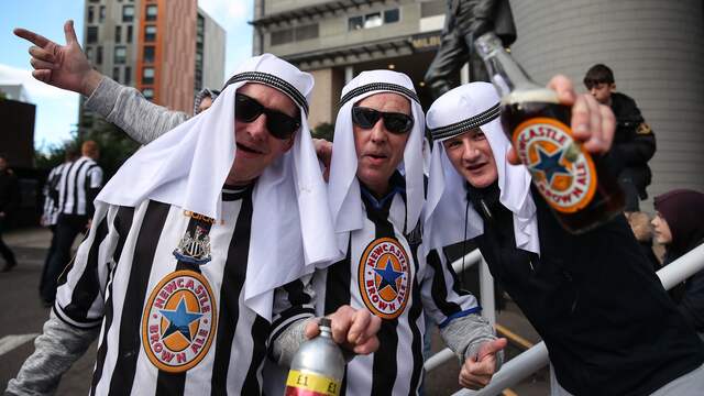 Flink wat fans van Newcastle United hadden hun kledingkeuze aangepast aan de nieuwe eigenaars.