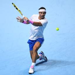 Nadal klopt Tsitsipás en mag nog hopen op halve finales ATP Finals