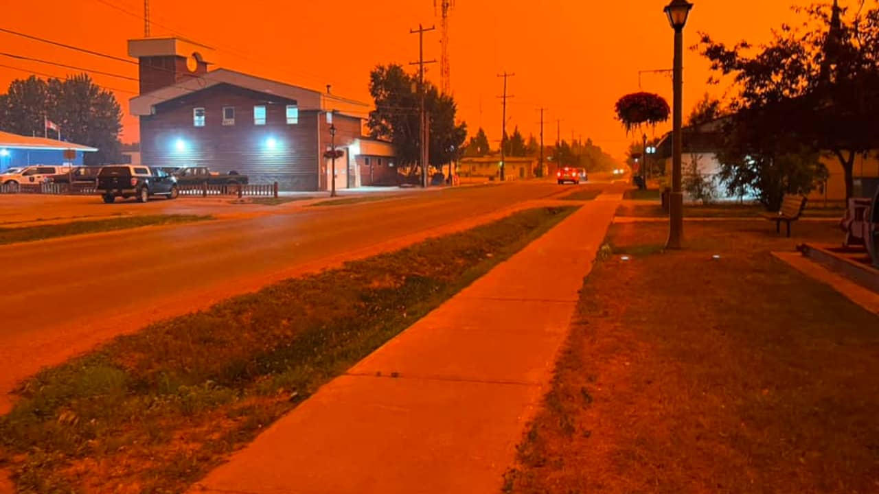 A massive fire threatens a Canadian city and the evacuation of 20,000 residents |  climate