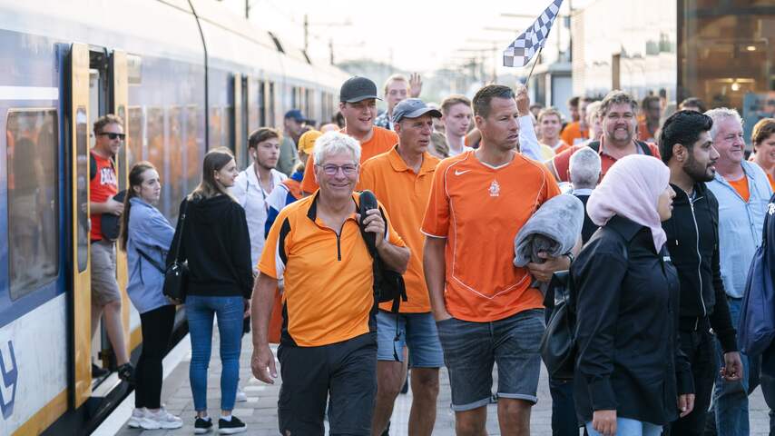 Al behoorlijk druk in eerste treinen naar GP van Nederland in Zandvoort