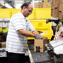 Amazon-medewerkers staken tijdens kortingsdagen