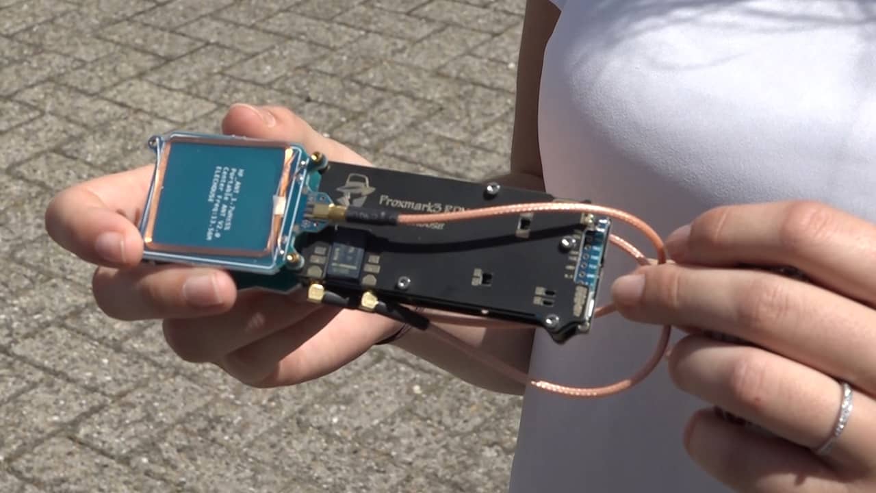 Beeld uit video: 'Slimme' autosleutels eenvoudig te hacken met zelfgemaakt apparaatje