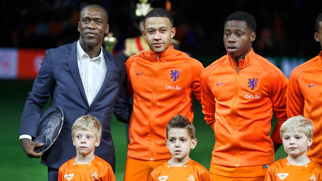 Beeld uit video: Oranje neemt afscheid van Seedorf voorafgaand aan oefeninterland
