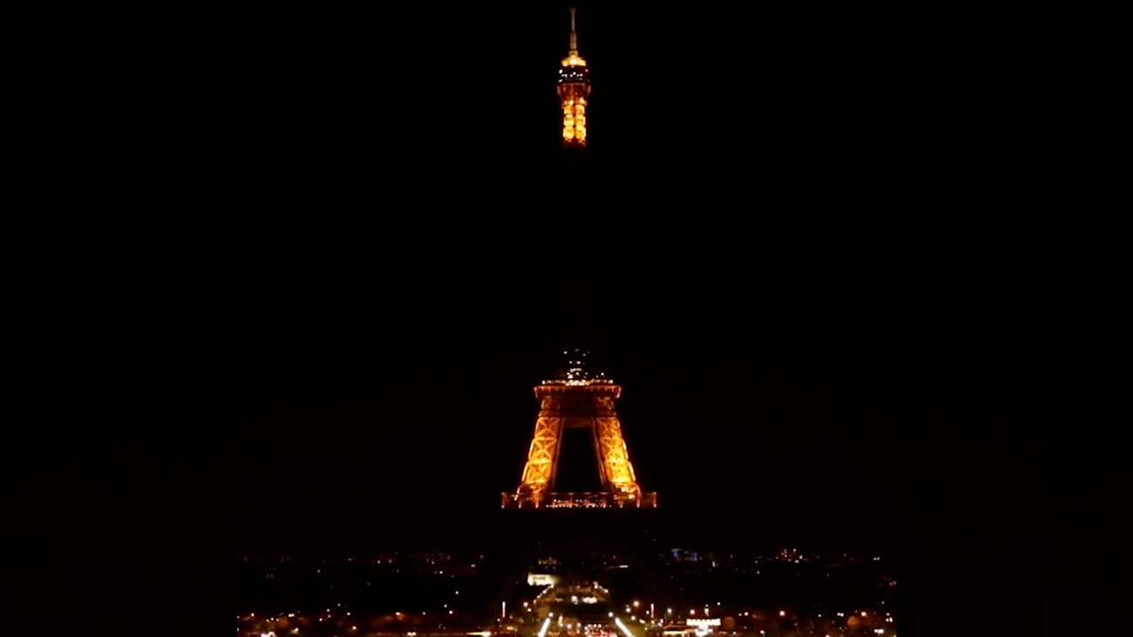 Beeld uit video: Monumenten wereldwijd in het donker vanwege Earth Hour