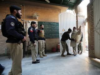 Meerdere doden op enorm onrustige verkiezingsdag in Pakistan