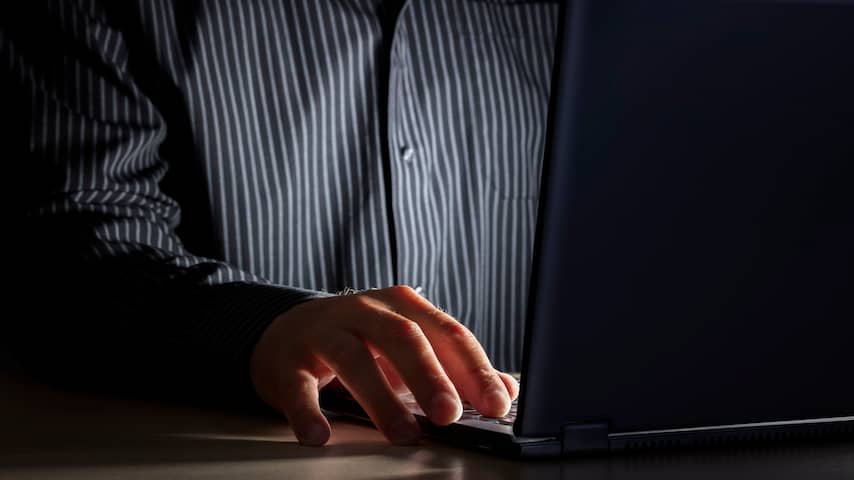 Hacker hacken cybercrime internetverslaving internetverslaafd computerverslaving