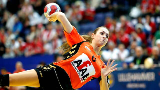 Lois Abbingh als jonge international in 2010.