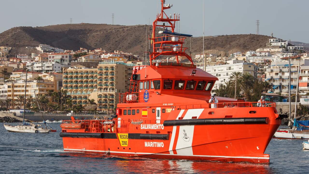 Coastguard rescues 86 migrants from boat off Canary Islands | Abroad ...