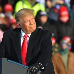 Zo manen techbedrijven Trump online tot stilte