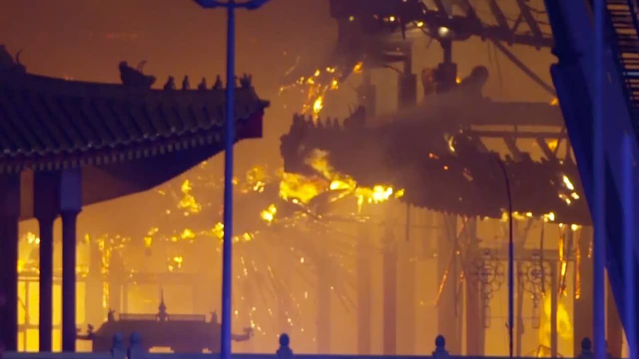 Beeld uit video: Grote brand beschadigt boeddhistische tempel in Australië
