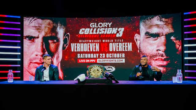 Rico Verhoeven en Alistair Overeem tijdens de amicale persconferentie in Utrecht.