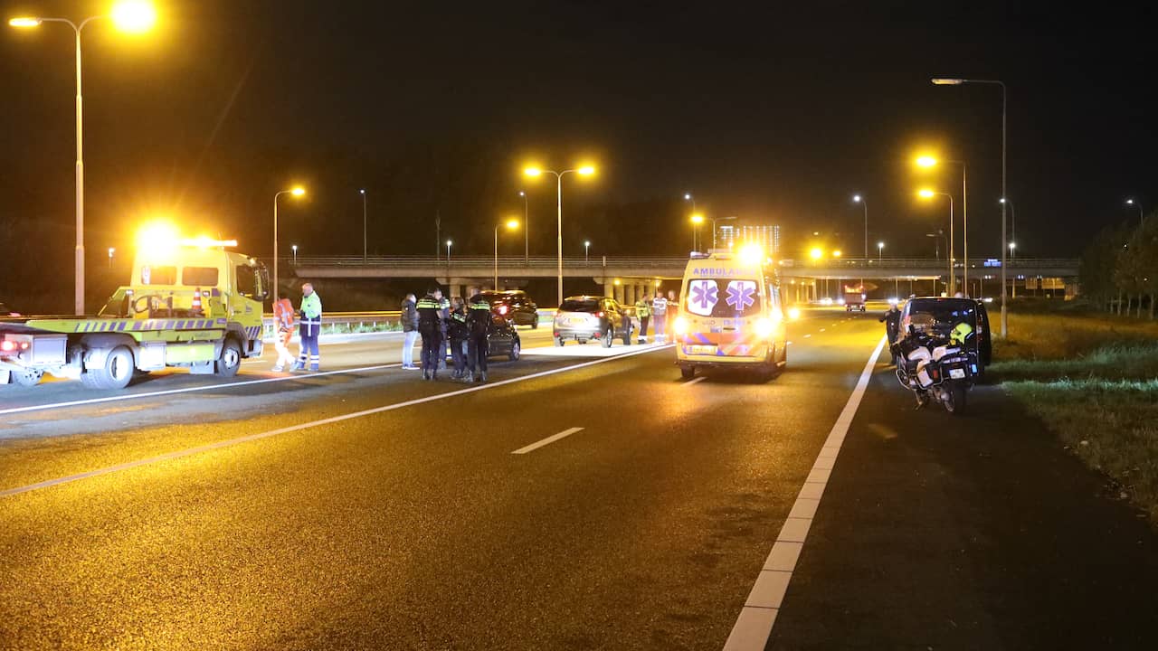 Brokstukken Op A13 Na Botsing Met Drie Auto's | Den Haag | NU.nl