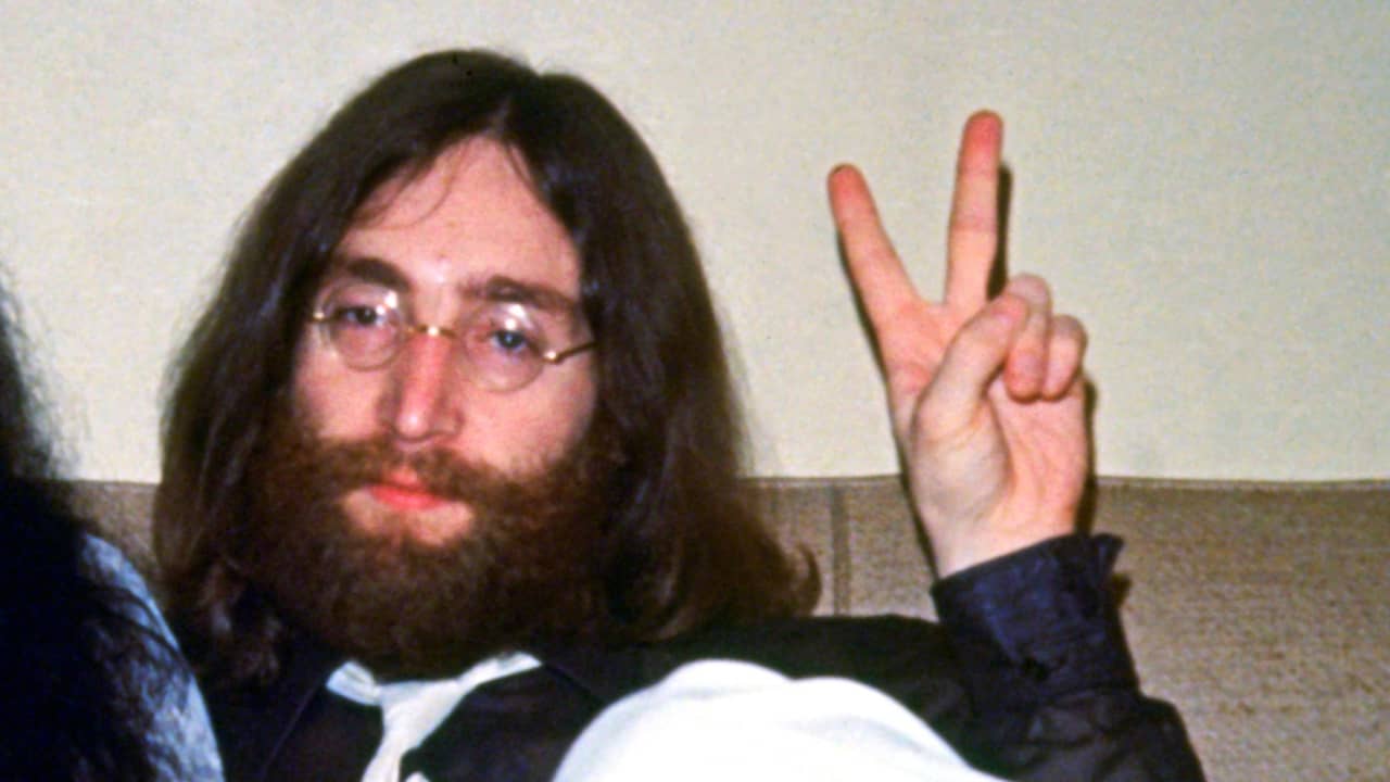 Album that John Lennon signed for murderer will be auctioned |  NOW