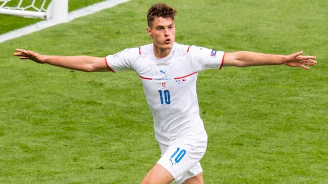 Patrik Schick na zijn prachtgoal tegen Schotland.