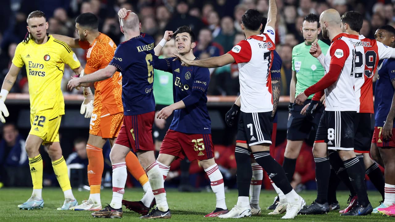 Reacties na bizar bekerduel Feyenoord-Ajax met bekogeling Klaassen | Voetbal |