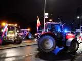 Bekijk hoe tientallen boeren met trekkers op weg zijn naar Den Haag