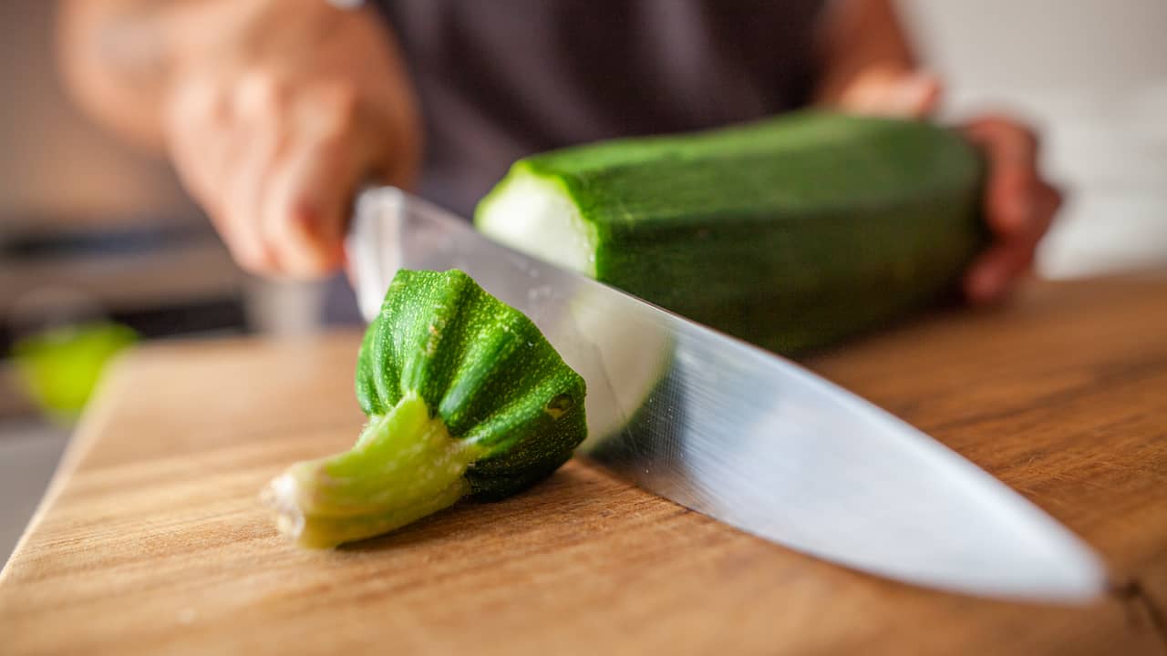 Kann man von einer bitteren Zucchini aus eigener Ernte wirklich krank werden?  † Essen und Trinken
