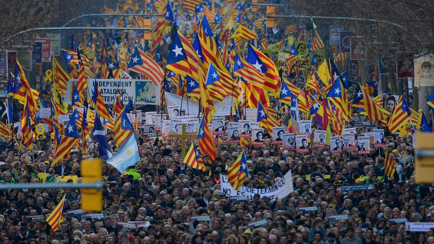 Honderdduizenden Catalanen protesteren tegen proces separatisten
