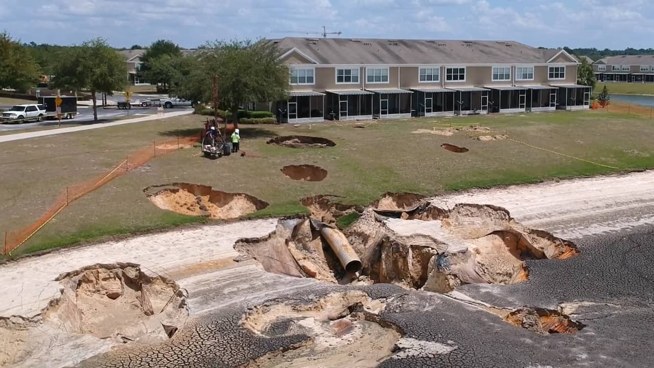 Beeld uit video: Buurt in Florida geëvacueerd na vorming van twaalf sinkholes